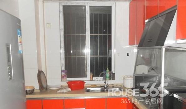 【紧靠万寿停车场旁.需全现金付款.一楼架空.精