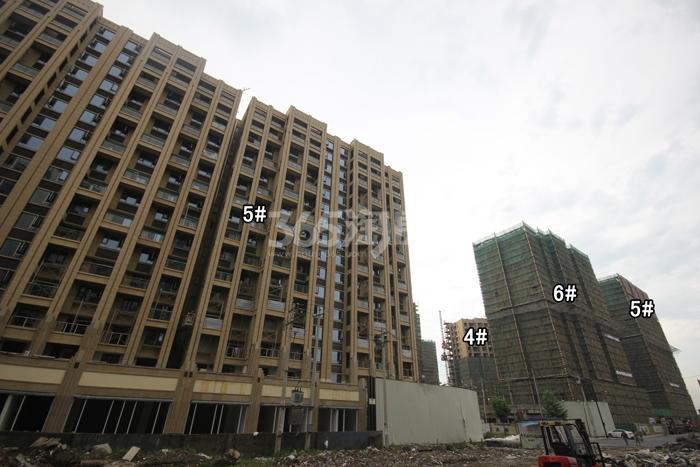 天阳尚城国际一期5号楼和二期4—6号楼实景图 2015年6月摄