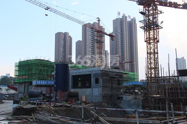 东方龙城工程进度（2015年7月摄）