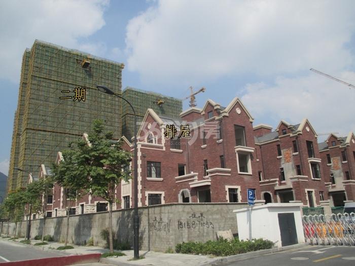 汉嘉柒号二期和排屋施工实景图 2015年10月摄
