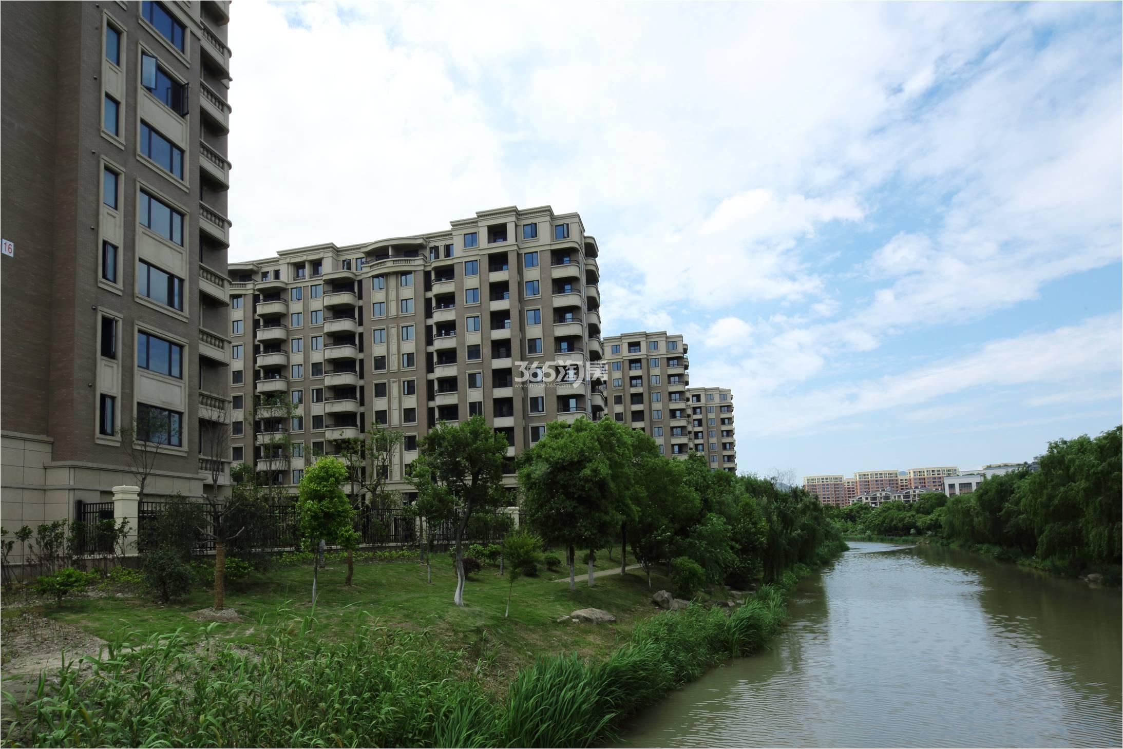 玺之湾沿河实景图 2015年摄