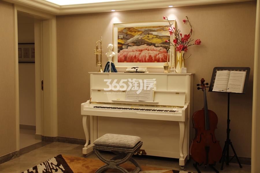 滨江江南之星D1户型111方样板房——钢琴
