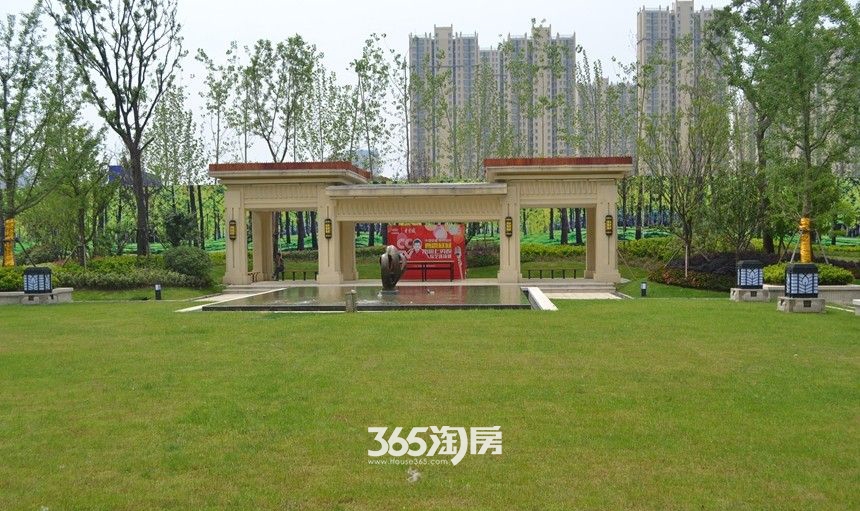 中国铁建青秀城售楼部外部环境实景图（2017.8）