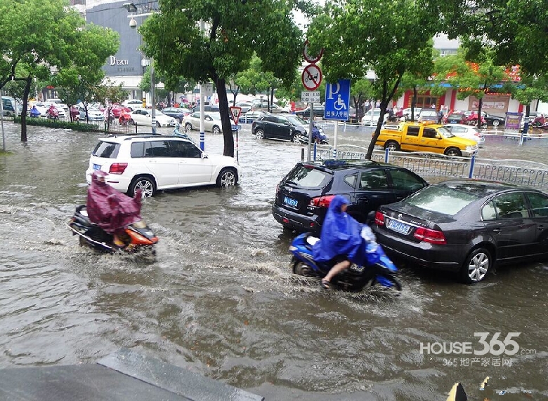 快来南通看海 直击8月7日暴雨_(Z)中南军山半
