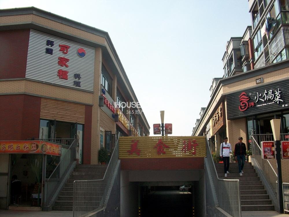 高科荣域西面南邮广场配套实景图(12.7)